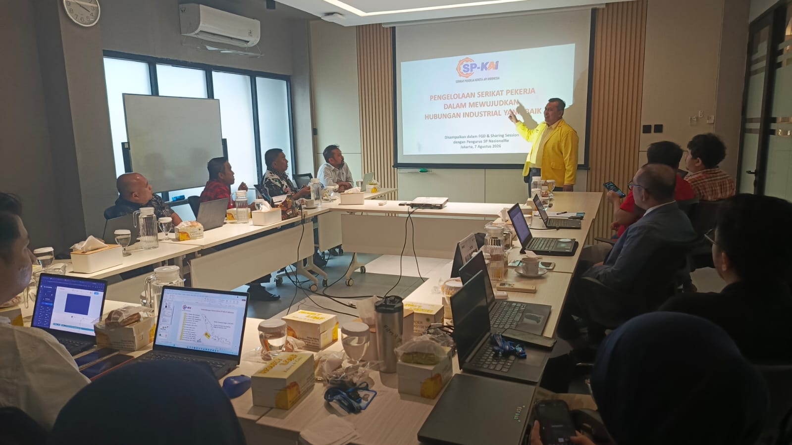 Ketum SP-KAI sebagai Nara Sumber dalam FGD & Sharing Session di NasionalRe